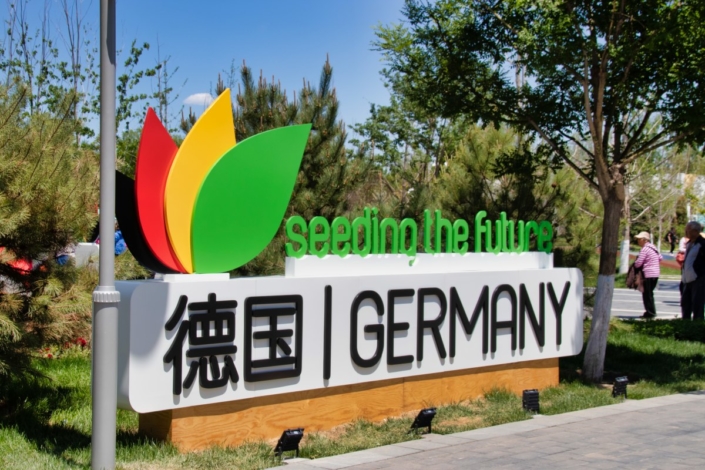 Schild des Deutschen Pavilons auf der Pekinger Garden Expo