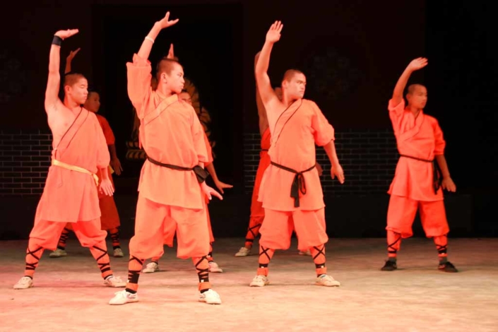Vier Darsteller der Shaolin-Show