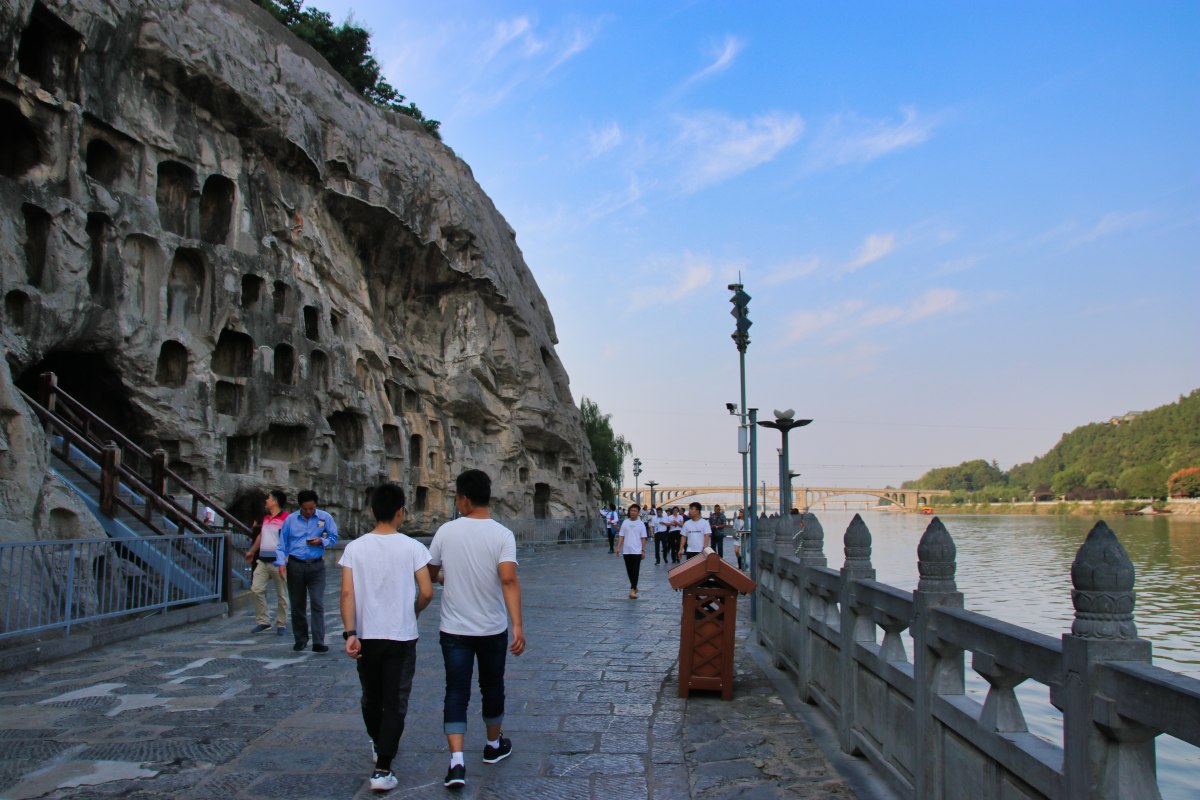 Longmen-Grotten am Fluss
